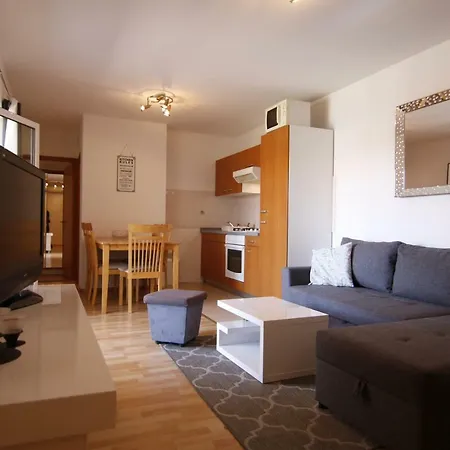 Ema Apartment *