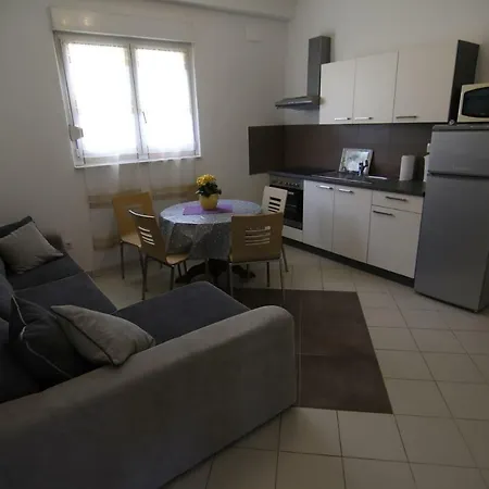 Ema Apartment *